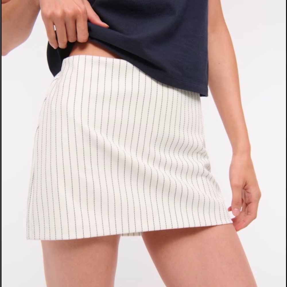 Abercrombie & Fitch Scarlett Mini Skort